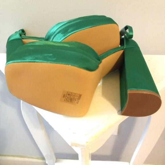 “LAST PAIR” Kelly Green Satin Platform Heels - Picture 6 of 6
